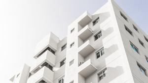 Archivo - La firma de hipotecas sobre viviendas en Canarias cae un 42,4% en mayo