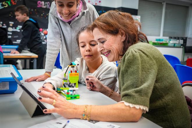 Fotogalería | Los alumnos del Lope de Vega se convierten en profesores de Robótica