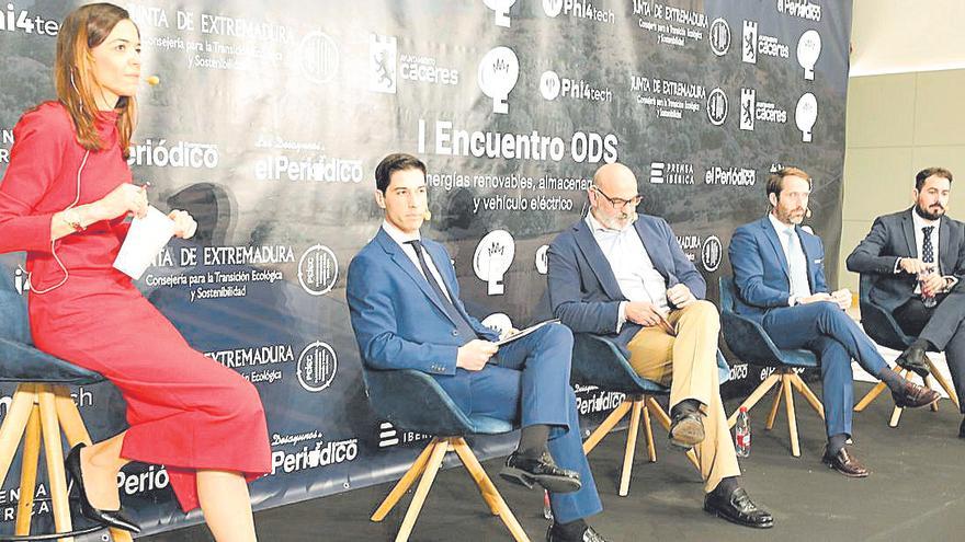 César Álvarez (Envision), J. Abril Martorell (Phi4Tech), David Gómez (Ingenostrum) y Pedro Fernández (Navalmoral).