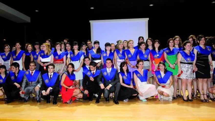 Foto de familia de los diplomados en Enfermería de la 29 promoción de la Escuela de Zamora.