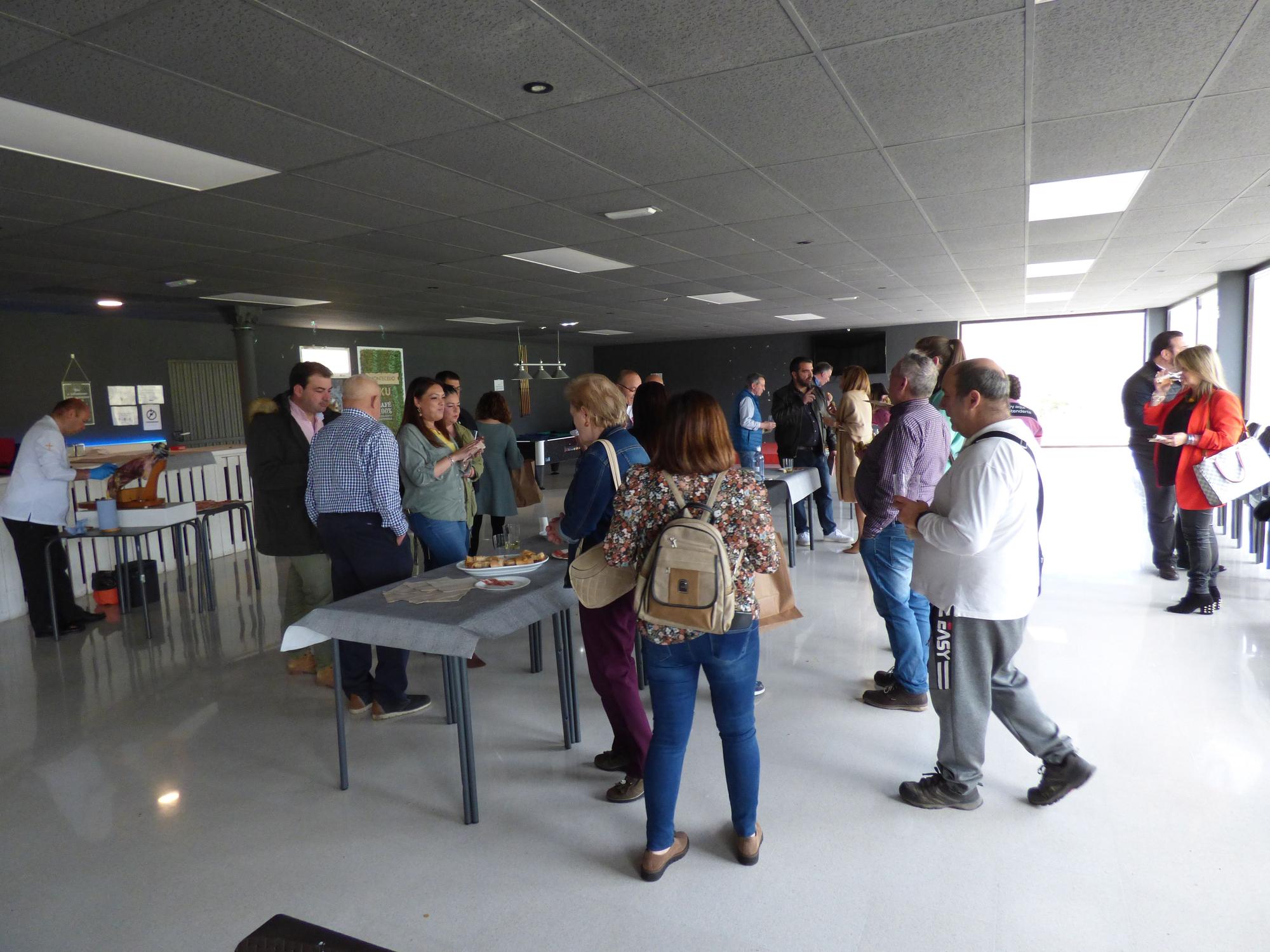 Acto de inauguración del bazar y tienda de textil del centro comercial.