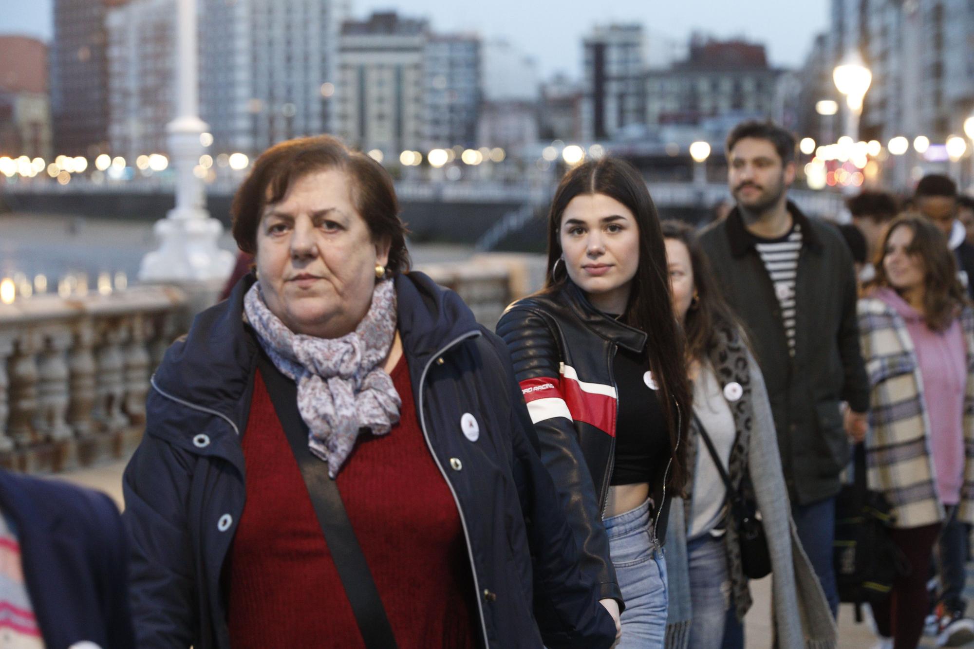 En imágenes: Así fue la cadena humana contra el racismo y la xenofobia que se organizó en Gijón