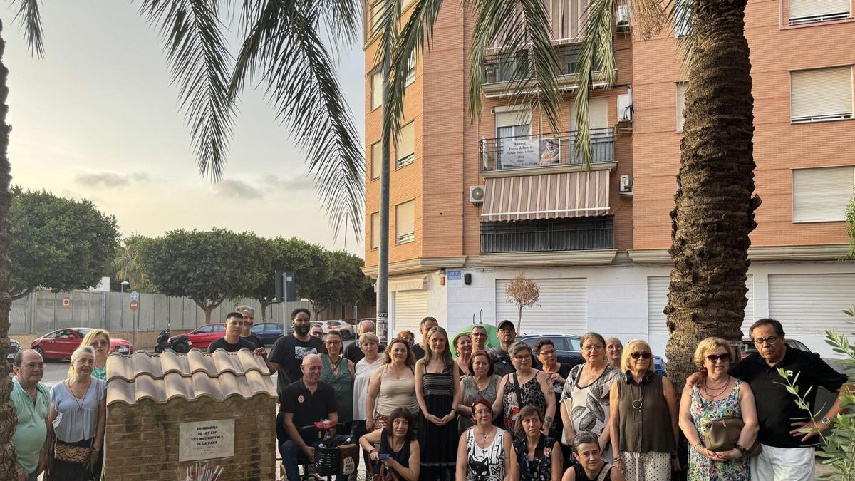 Los participantes en el acto homenaje.