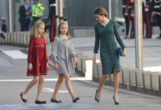 Letizia Ortiz junto a Leonor y Sofía en la ceremonia de Apertura de la XII Legislatura