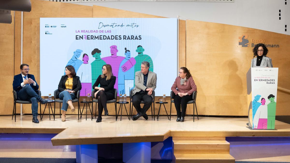 Un grupo de expertos reflexionan en una mesa redonda organizada por ‘El Periódico de España’ en el Espacio Bertelsmann de Madrid bajo el título ‘Desmontando mitos: la realidad de las enfermedades raras’.