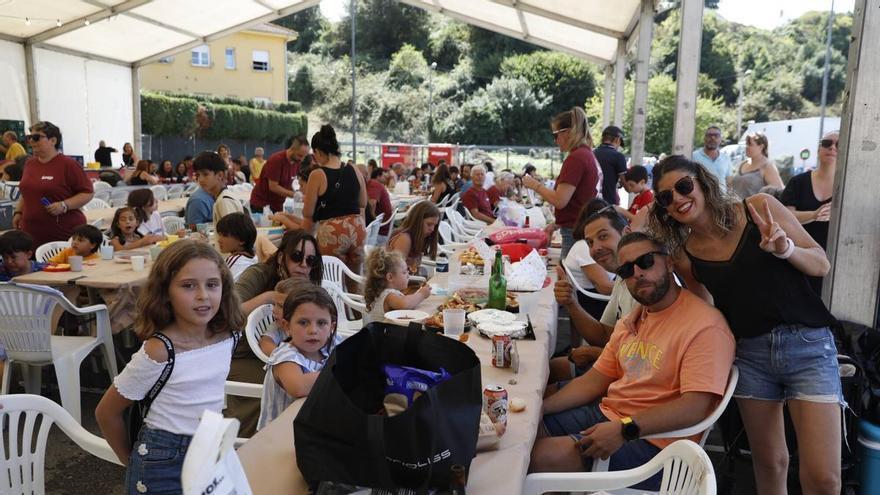 Llaranes se siente a la mesa para despedir sus fiestas: "Este es el mejor barrio del mundo"