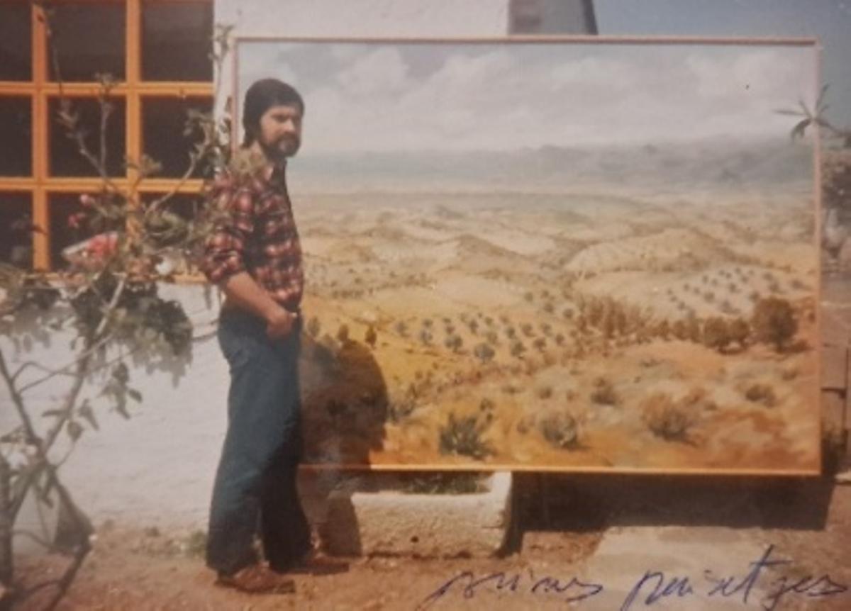 L'artista Patxè amb una peça de gran format que va crear per a la Mostra d'Art.