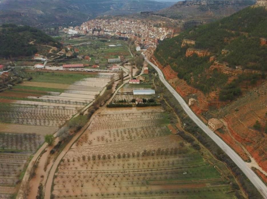 El río Túria se desborda a su paso por Ademuz