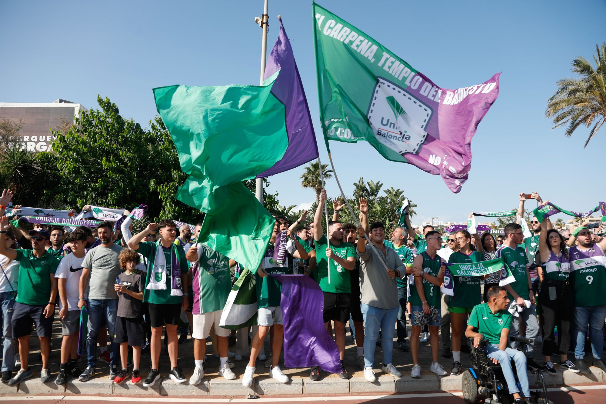 El recibimiento al Unicaja para la Final Four de la BCL, en imágenes