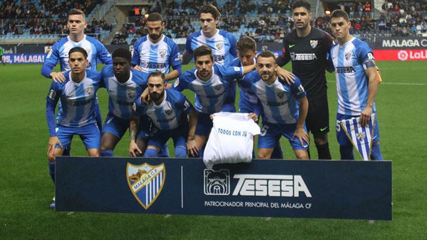 El Málaga vistió la camiseta de apoyo al pequeño Julen antes de comenzar el partido.