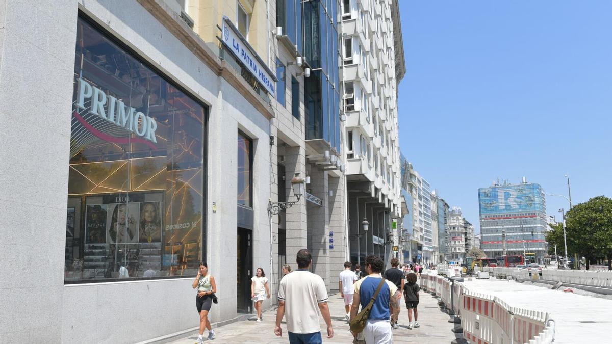 Cuatro meses de cárcel por robar 400 euros en perfumes en la tienda de Primor en A Coruña