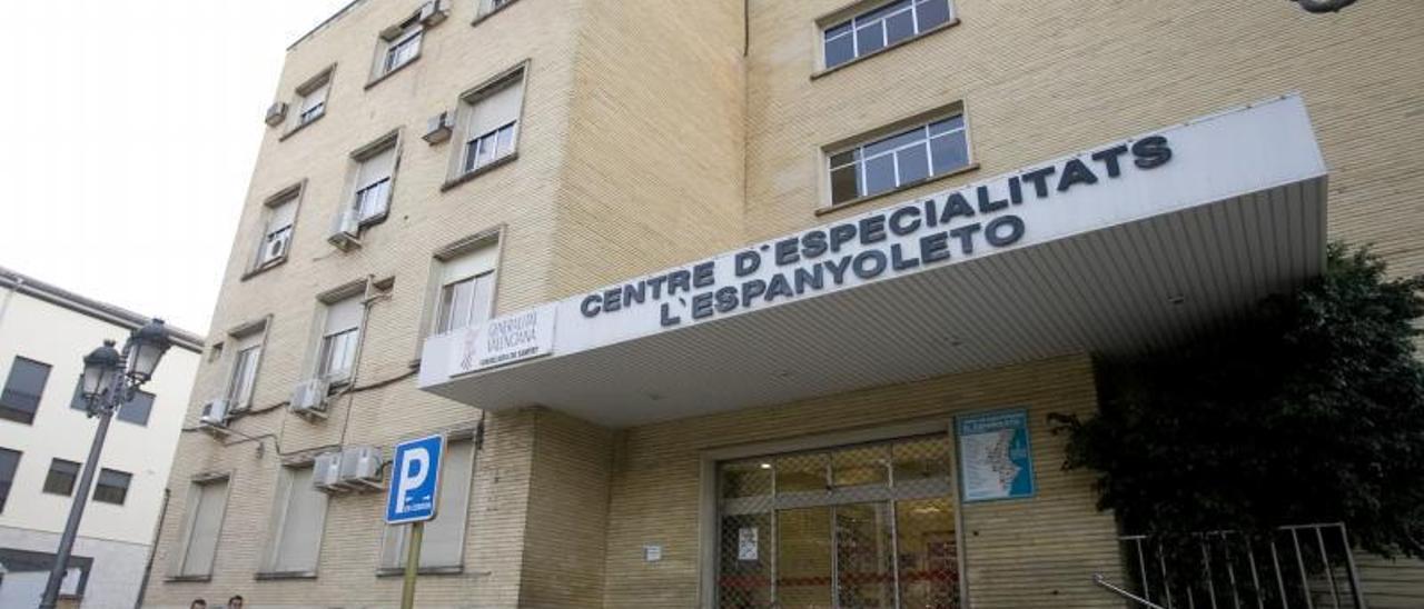 Entrada del Centre d’Especialitats L’Espanyoleto de Xàtiva. | PERALES IBORRA