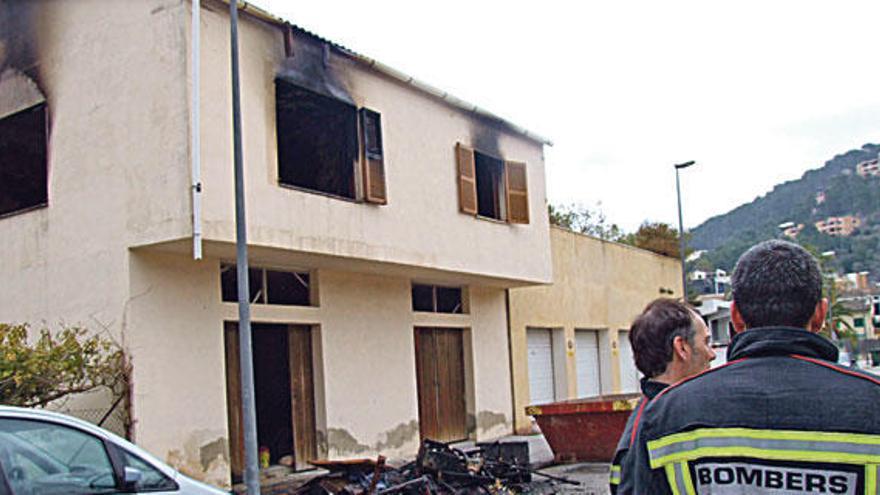 Una anciana de 93 años, intoxicada en el incendio de su casa en el Port de Sóller