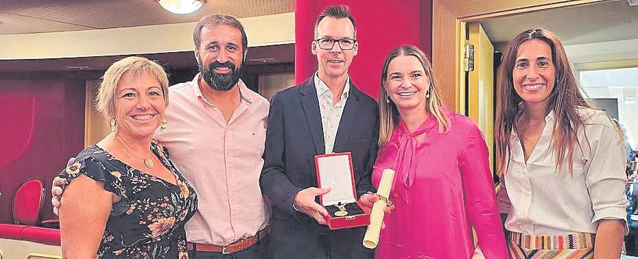 Marga Prohens junto a la familia Moyà.