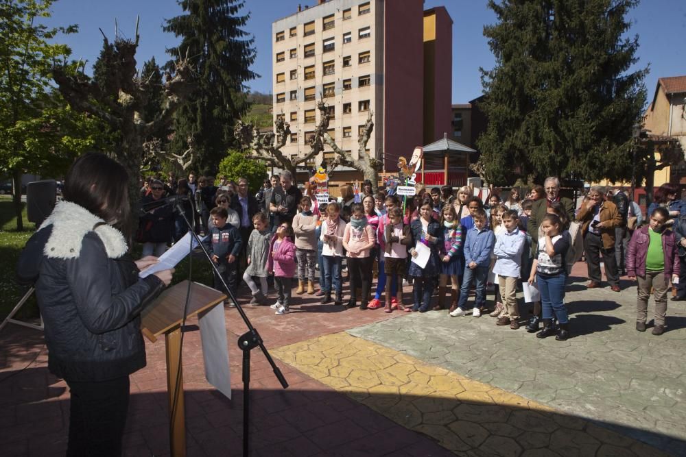 Lectura de los escolares por el Día del Libro en el parque Rosario Felgueroso