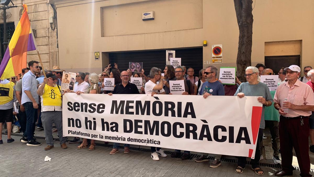 El Constitucional suspende la norma de Prohens y Vox que derogó la ley de Memoria Histórica de Baleares