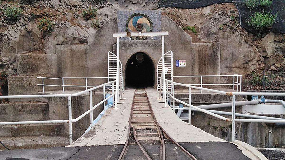 Entrada al túnel de trasvase.