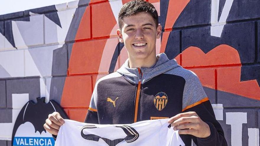 Javi Tena extiende su vínculo con la Academia VCF hasta 2026