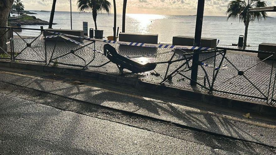Choca contra una valla en ses Figueretes, la destroza y se da a la fuga