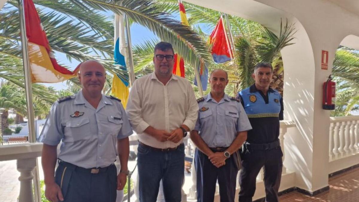 De izquierda a derecha, Rafael de Haro Ros, Isidro Pérez, José Vicente Teruel Sánchez y Demetrio González, el pasado lunes, en el Ayuntamiento de San Bartolomé.