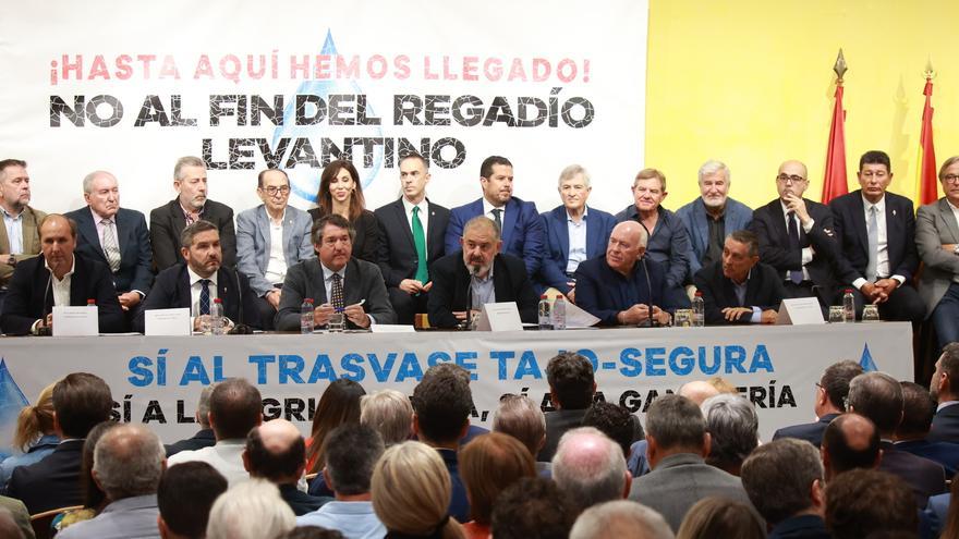 Acto de protesta de los regantes contra el recorte del trasvase Tajo-Segura celebrado en Murcia