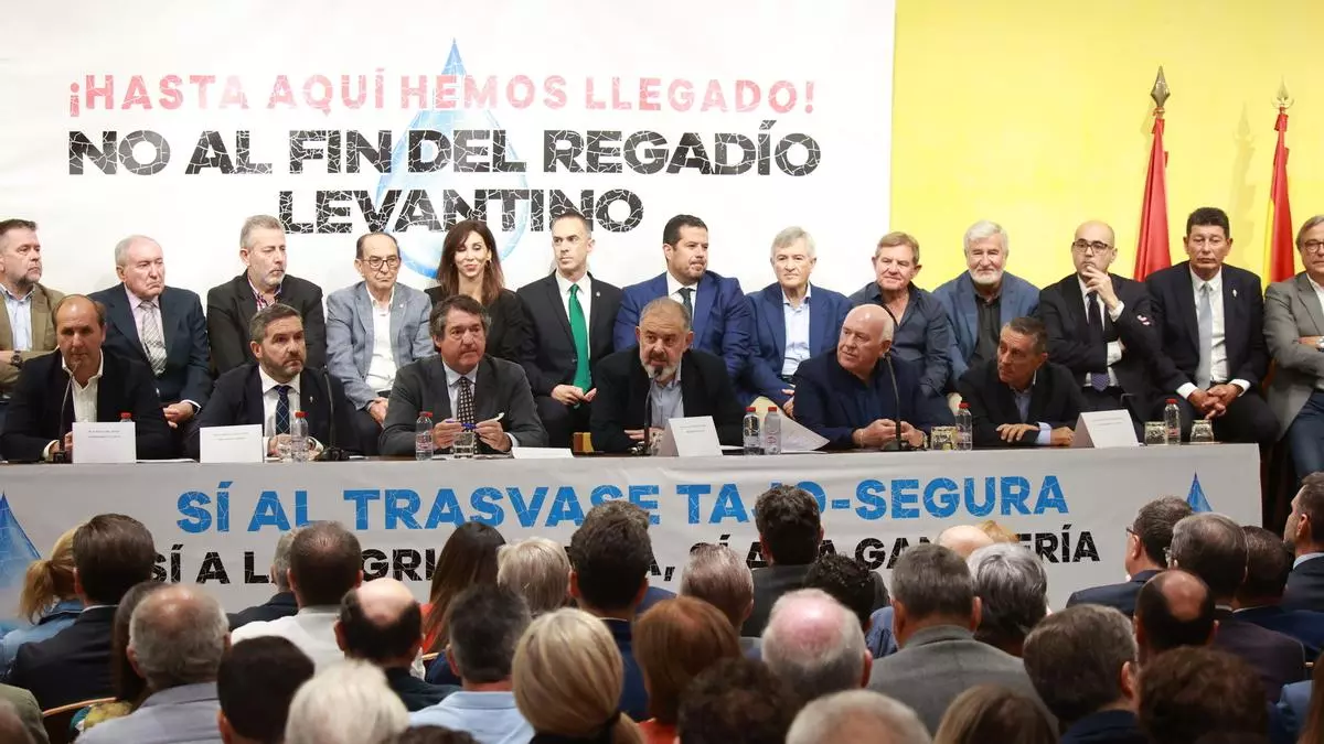 Los regantes llevarán la movilización contra el recorte del trasvase a Madrid