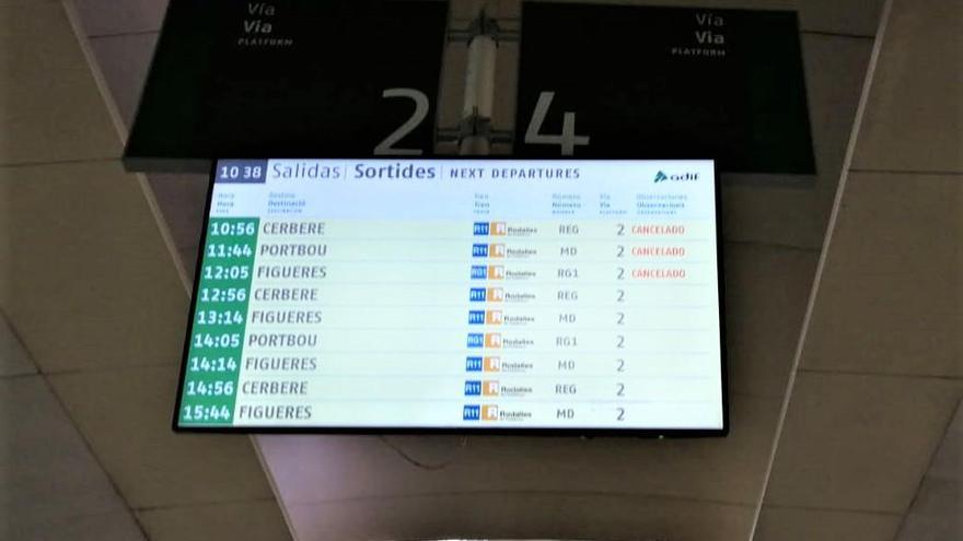 Avisos de trens cancel·lats a l&#039;estació de Girona.