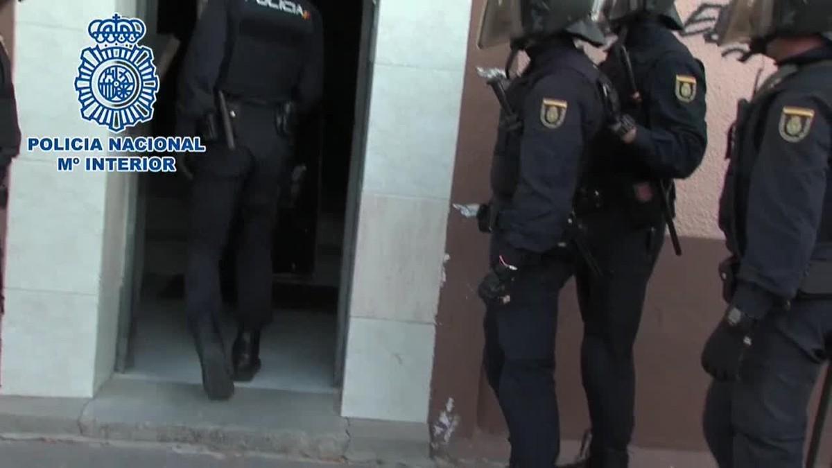 Agentes de la Policía española han detenido a 39 personas en Madrid, pertenecientes la mayoría a la bandas latinas.