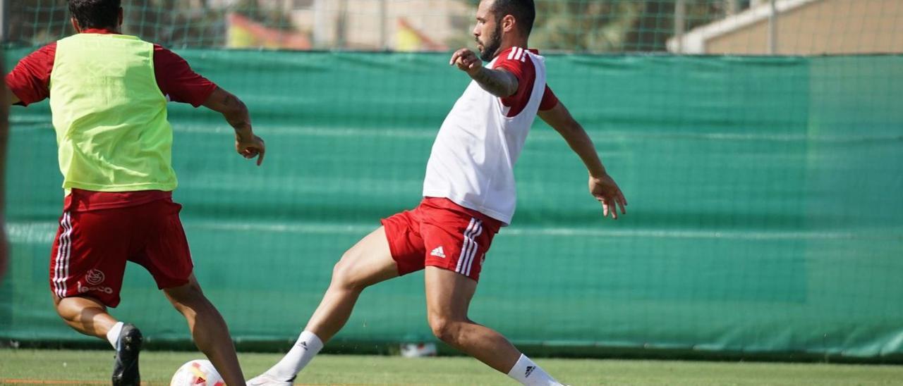 Santi Jara en un entrenamiento del Real Murcia. | PRENSA REAL MURCIA