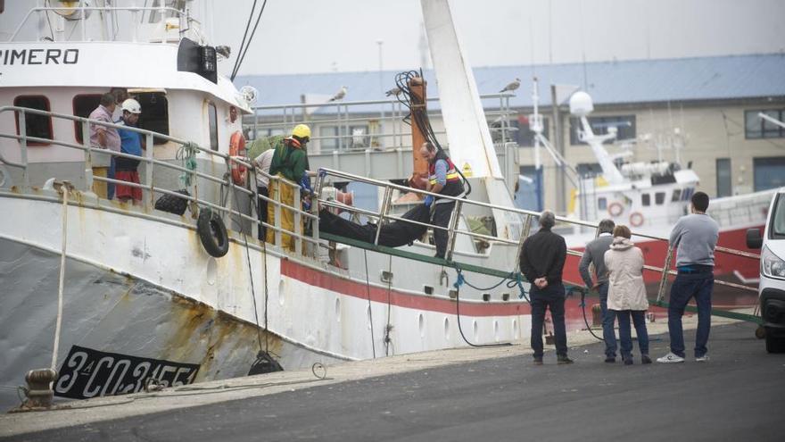 Un fallecido a bordo de un arrastrero coruñés tras sufrir un accidente en las islas Sisargas