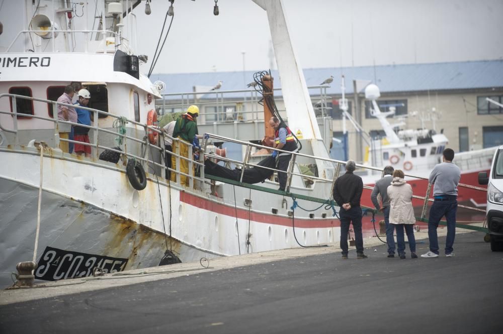 El cuerpo de la víctima fue trasladado al puerto de A Coruña.