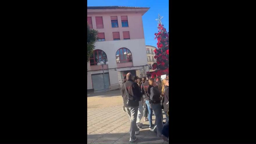 ¡Qué no pare la música! La banda de Teulada sigue celebrando a lo grande el premio de la lotería de Navidad