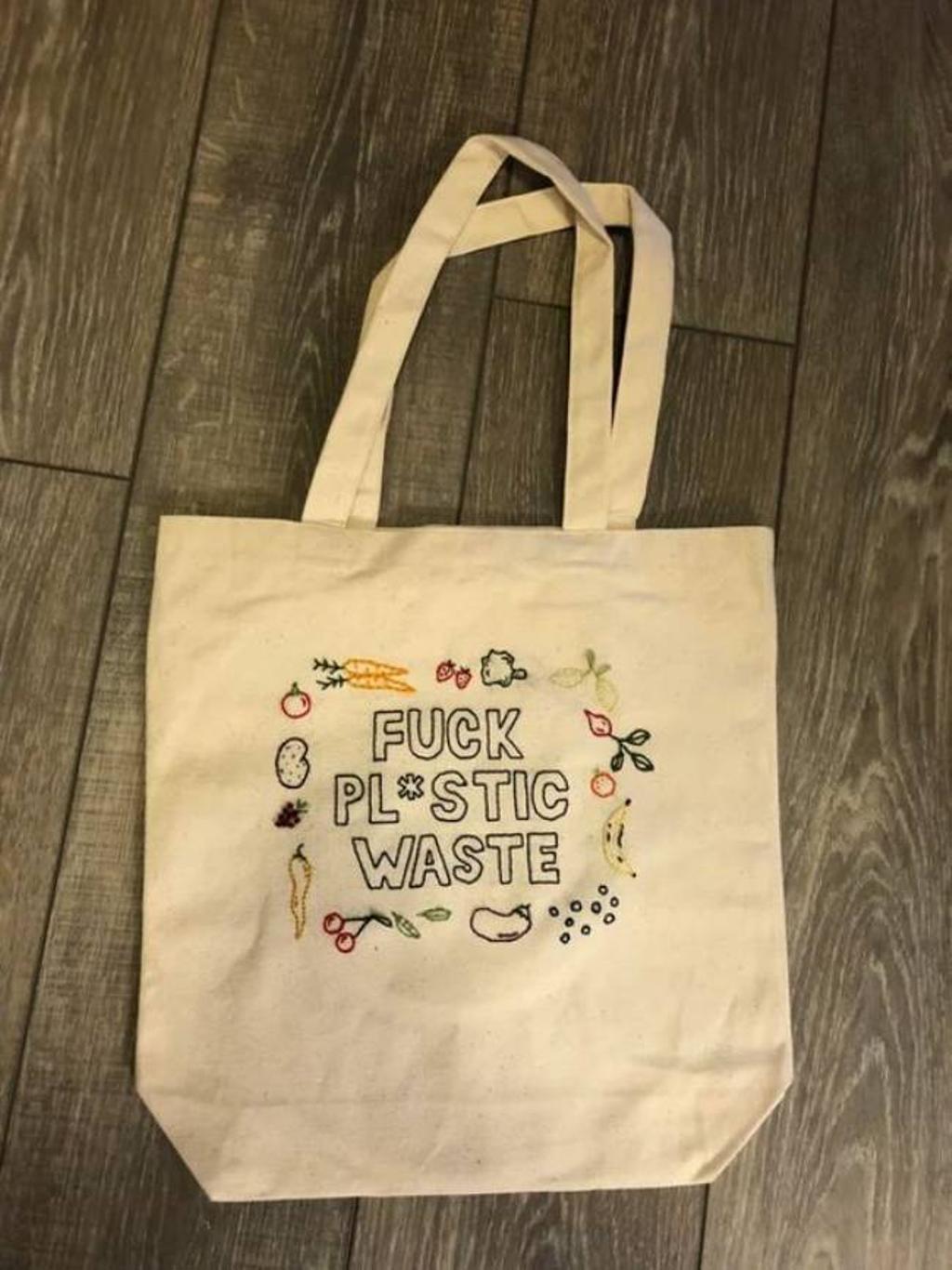 Tote bag bordada a mano