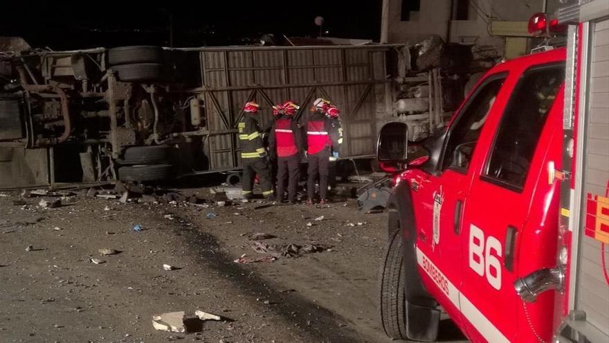 Al menos 22 personas mueren en un accidente de autobús en Ecuador