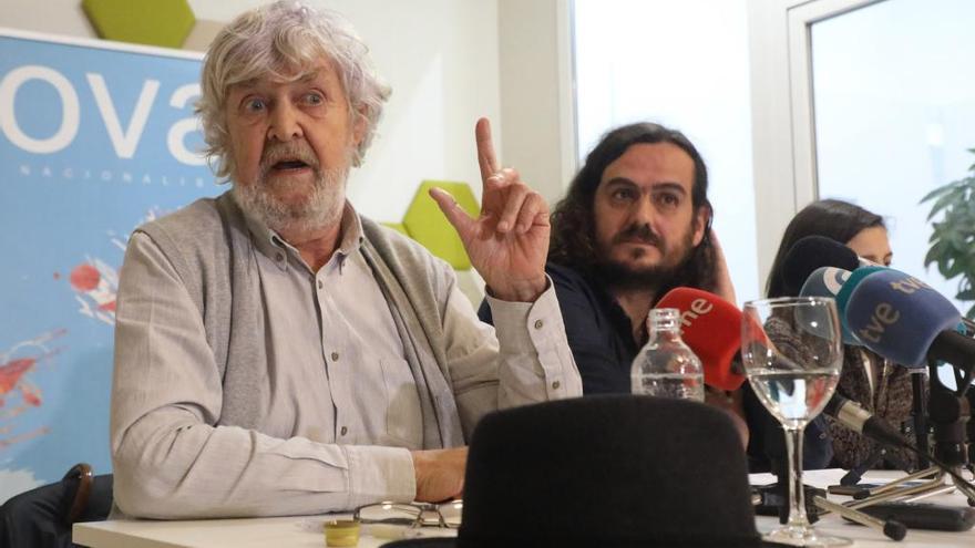 Xosé Manuel Beiras y Antón Sánchez, en la rueda de prensa de esta mañana. // X. Álvarez