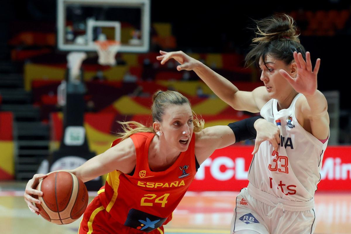 Laura Gil trata de superar a Tina Krajisnik