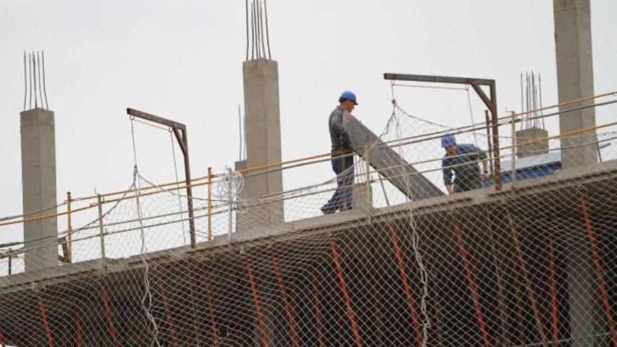 La construcción duplicó el número de parados en los últimos cinco años. // Iñaki Osorio