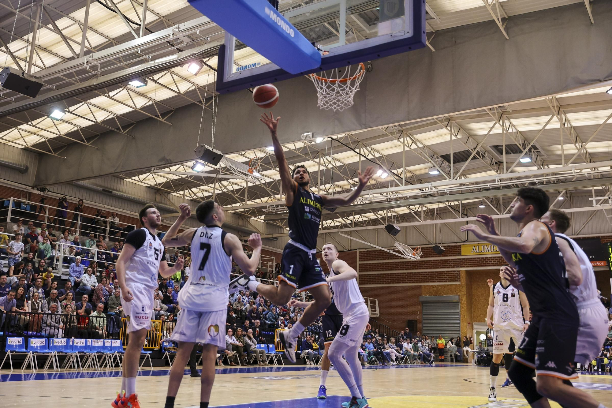 (98-88): El Alimerka Oviedo Baloncesto gana un partido a vida o muerte al Afanión Almansa