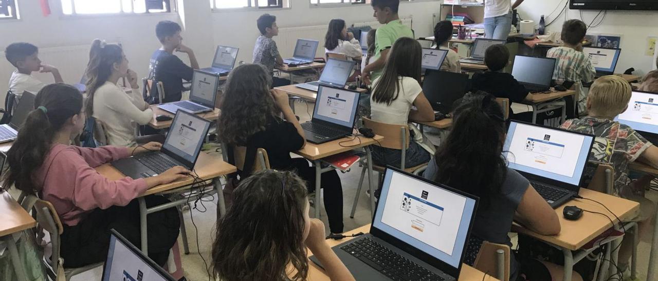 Alumnos en un aula de un centro de Balears