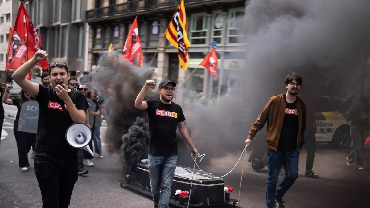 "Los vecinos de la Via Laietana estamos hartos de que nos corten la calle"