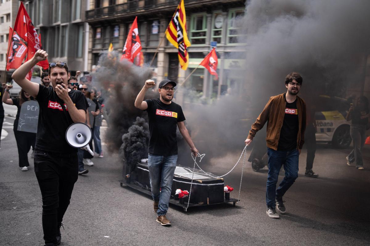 "Los vecinos de la Via Laietana estamos hartos de que nos corten la calle"