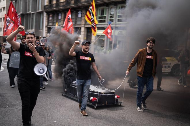 "Los vecinos de la Via Laietana estamos hartos de que nos corten la calle"