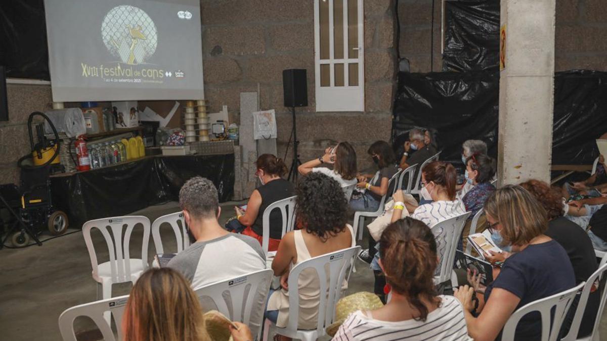 Un bajo particular, convertido en sala de cine en el Festival de Cans.