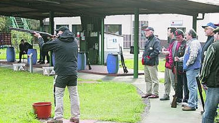 Un campeonato en el campo de tiro afectado por el proyecto.