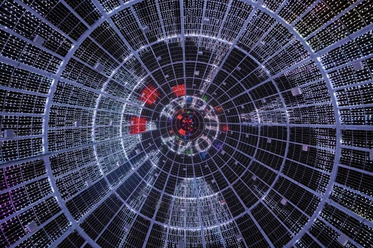 FOTOS| Badalona inaugura su árbol metálico de 42 metros