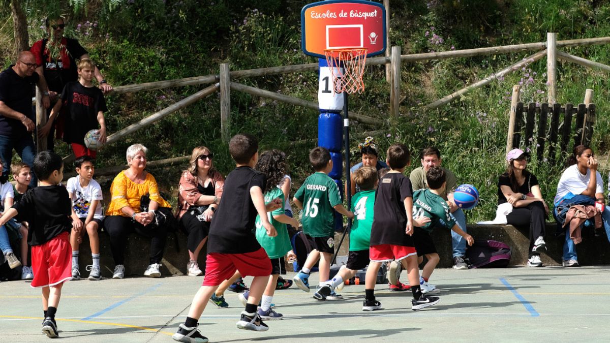 Espectacular punt i final a les Escoles de Bàsquet i Escobol de Barcelona