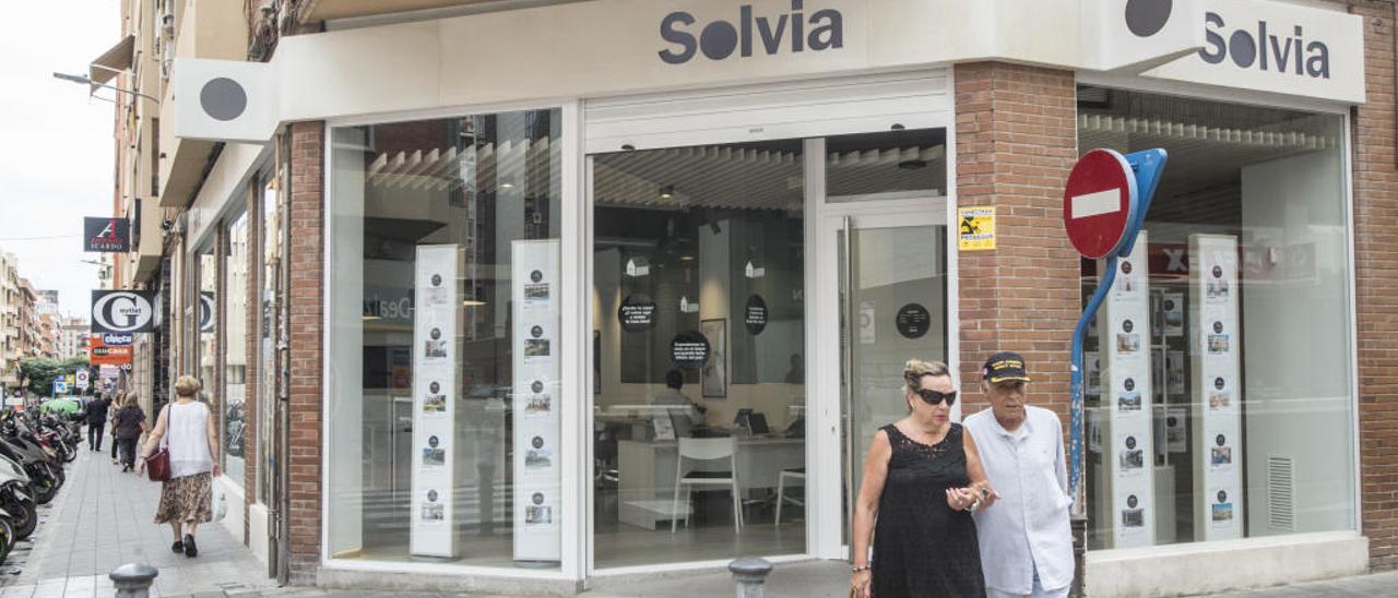 La Solvia Store que la antigua filial del Banco Sabadell tiene en el centro de Alicante.