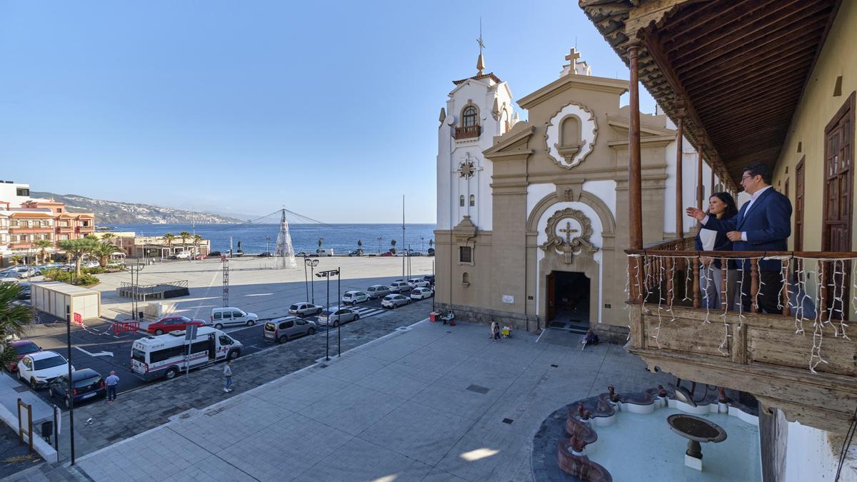 El presidente del Cabildo de Tenerife, Pedro Martín, y la alcaldesa de Candelaria, Mary Brito.