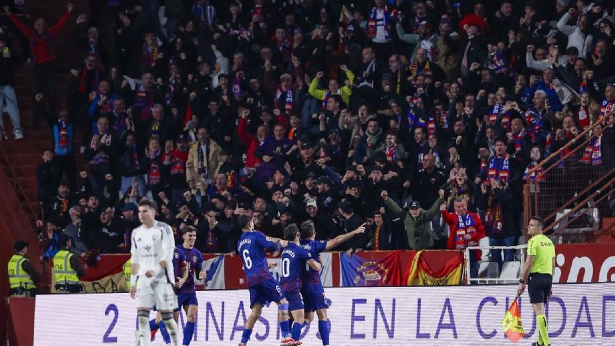 El Eldense gana por 0-1 en el Carlos Belmonte y aprieta la lucha por la permanencia en LaLiga Hypermotion.