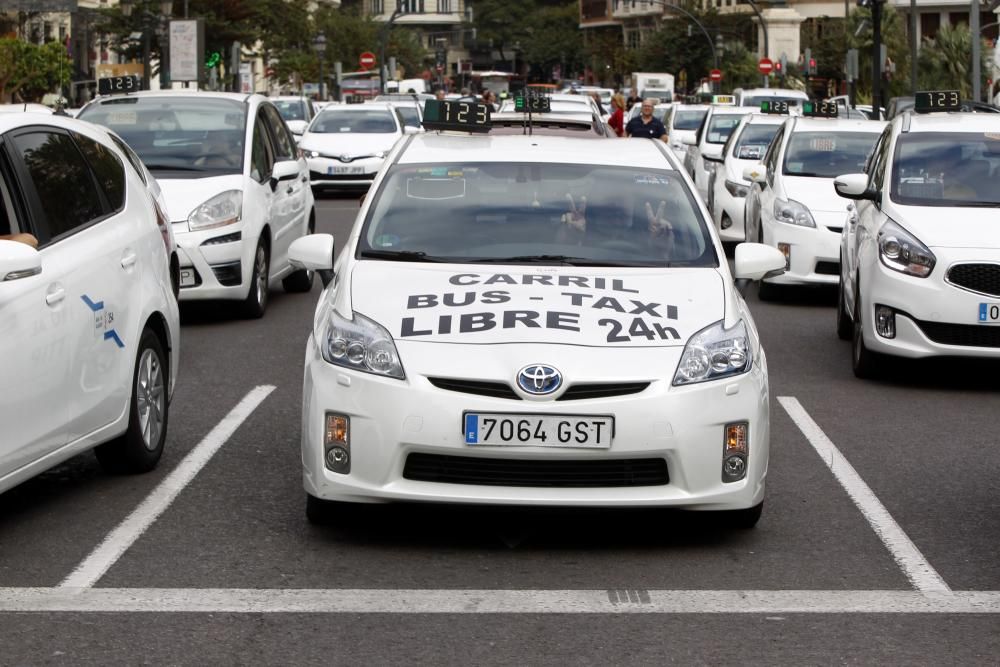 Protesta de taxistas en Valencia contra el TTIP